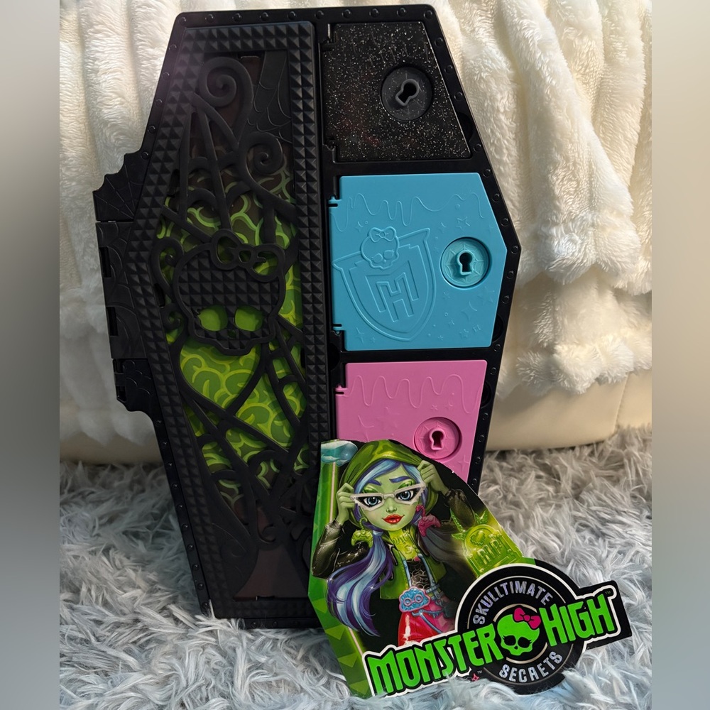 Monster high skulltimate secrets Ghoulia. Brand New